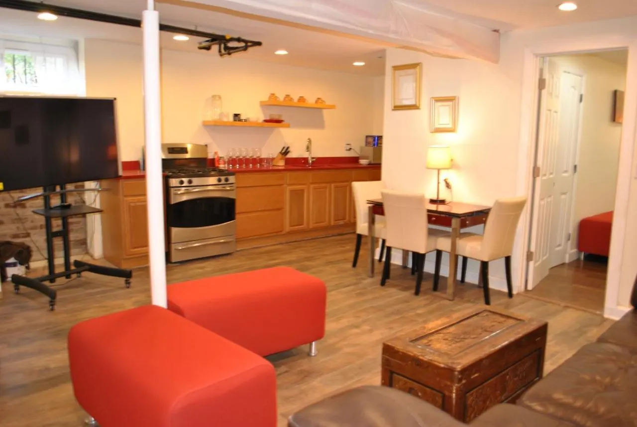 L3-Lower Level 1Bedroom Apt Newark Down Town